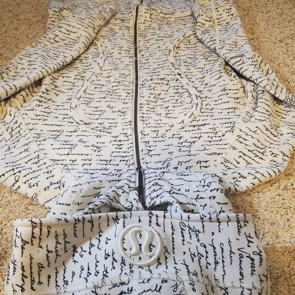 ♦️SOLD Lululemon Scuba Hoodie Manifesto - Picture 2 of 8